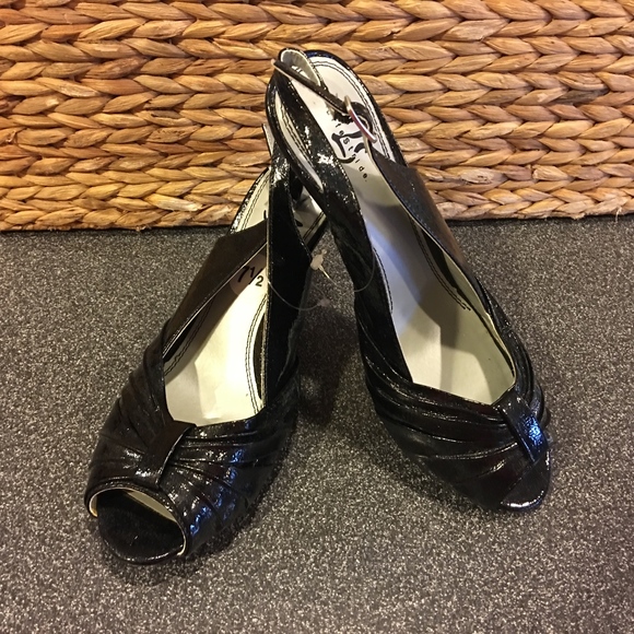 Life Stride Shoes - Life Stride Black Peep Toe Heels 7.5